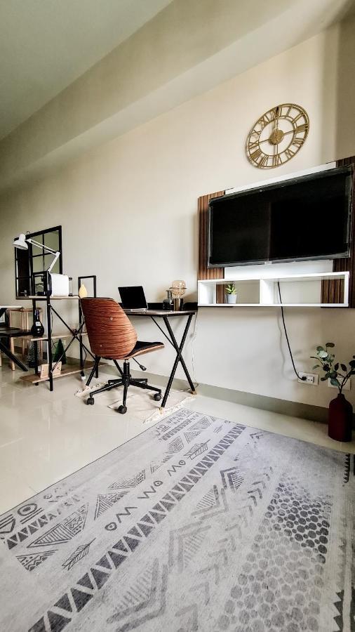 Luxe Bonifacio Global City Taguig Uptown Condo Hotel 1 Bedroom Suite Екстер'єр фото