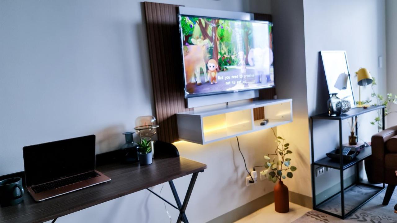 Luxe Bonifacio Global City Taguig Uptown Condo Hotel 1 Bedroom Suite Екстер'єр фото