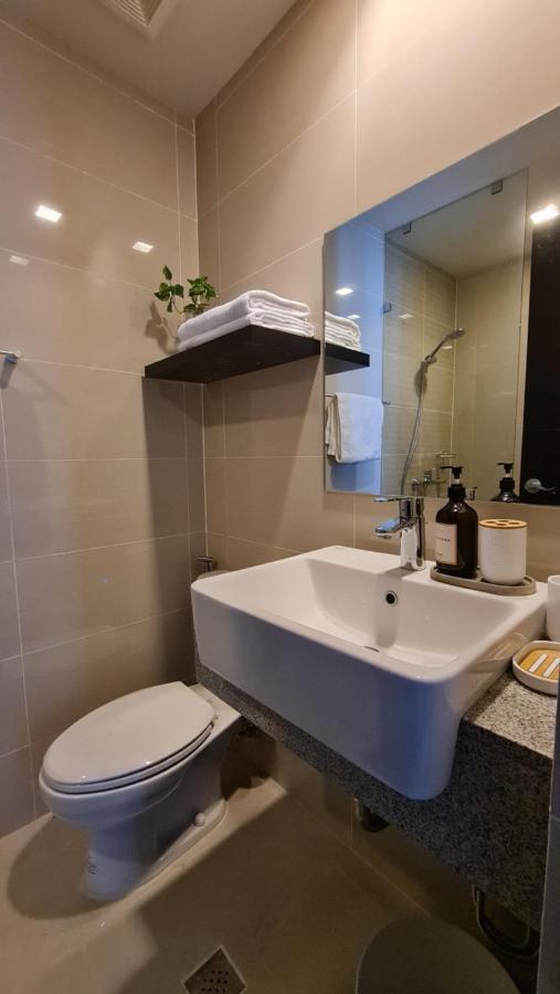 Luxe Bonifacio Global City Taguig Uptown Condo Hotel 1 Bedroom Suite Екстер'єр фото