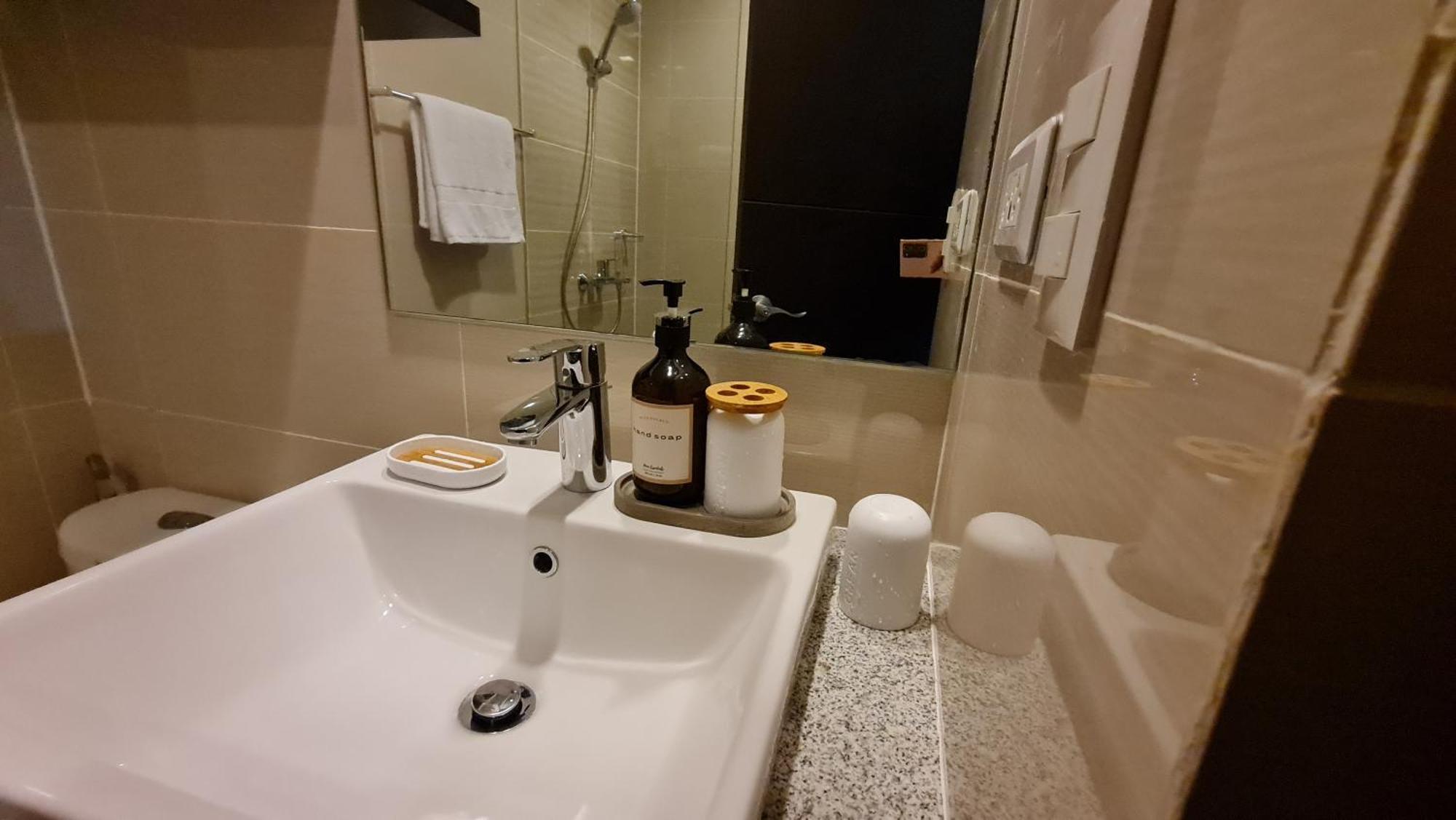 Luxe Bonifacio Global City Taguig Uptown Condo Hotel 1 Bedroom Suite Екстер'єр фото